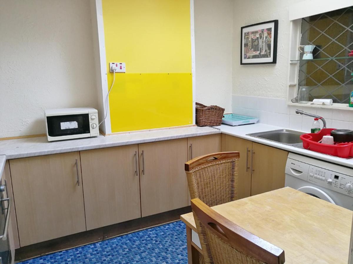 A Double Bedroom Near Glasgow City Centre Not In Great Condition Suitable For Short Stay Exterior foto