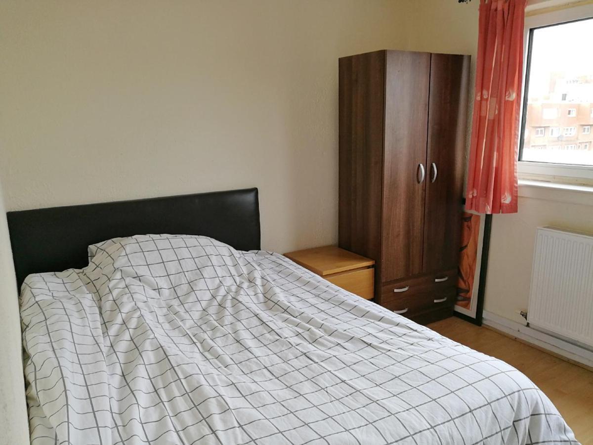 A Double Bedroom Near Glasgow City Centre Not In Great Condition Suitable For Short Stay Exterior foto